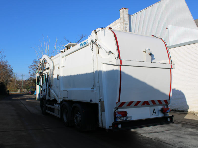 32012-02.jpg