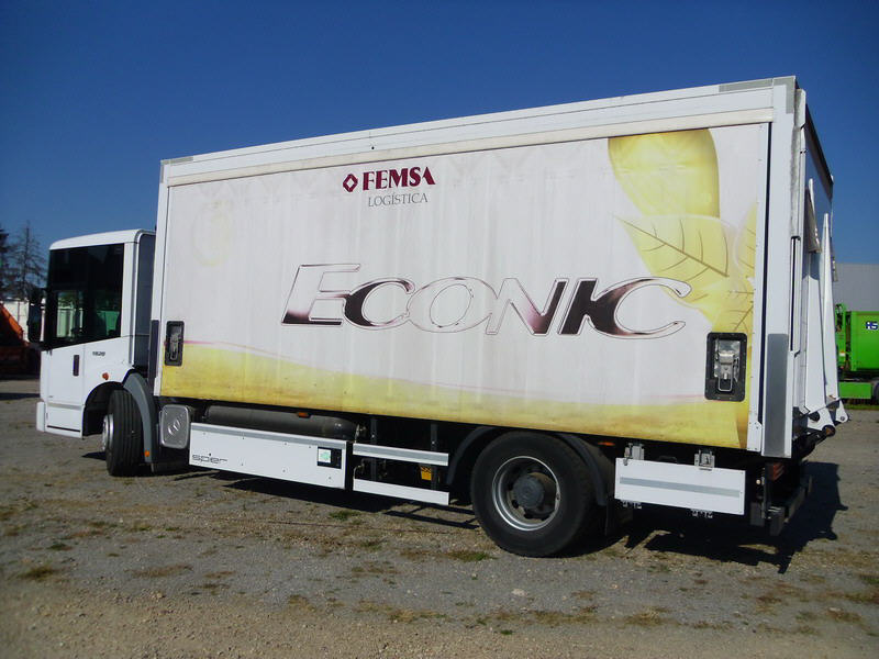 30104-02.jpg
